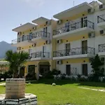 Ξενοδοχείο με διαμερίσματα Coralli Beach Studios- *