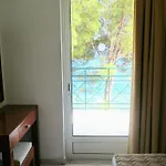 Coralli Beach Studios- Ξενοδοχείο με διαμερίσματα Νυδρί