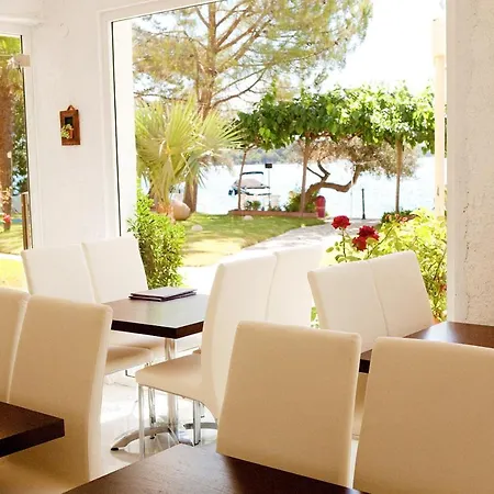 Coralli Beach Studios- Apartmanhotel