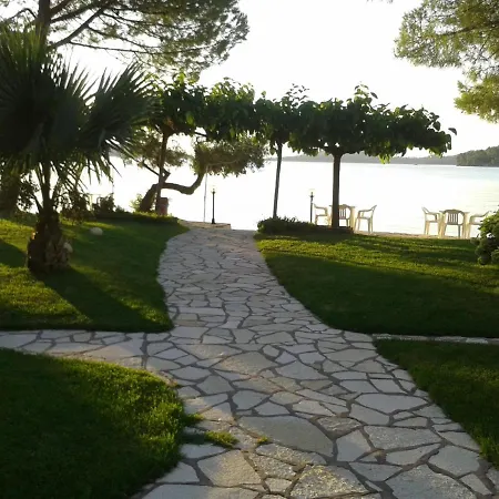 Coralli Beach Studios- Apartmanhotel Nidrí