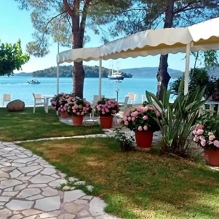 Coralli Beach Studios- *