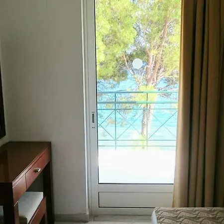 Coralli Beach Studios- Apartmanhotel Nidrí